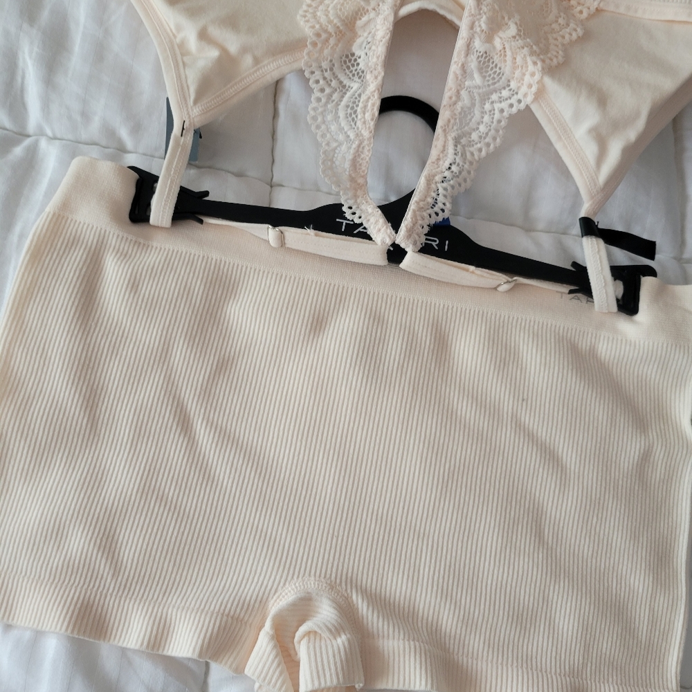 TAHARI BRAND NEW SEAMLESS BRA SET REMOVABLE PADS SIZE L - Picture 5 of 7